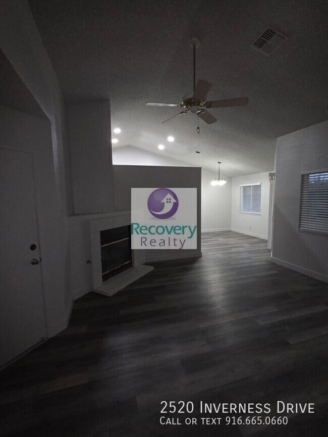 Foto del edificio - 2520 Inverness Dr