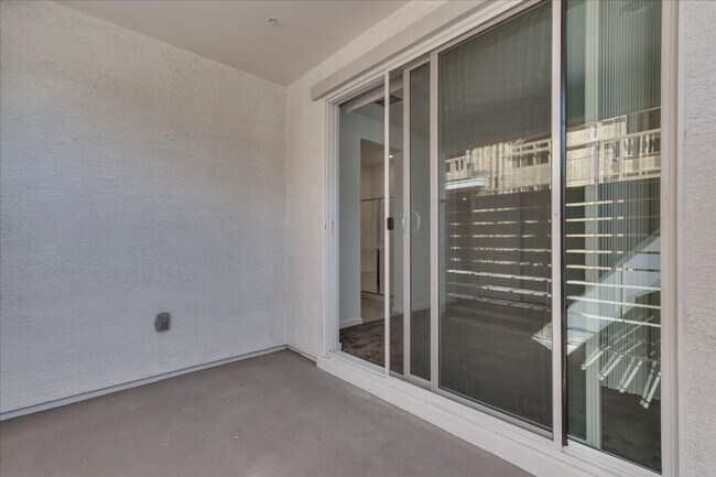 Building Photo - 760 E Doral Ave