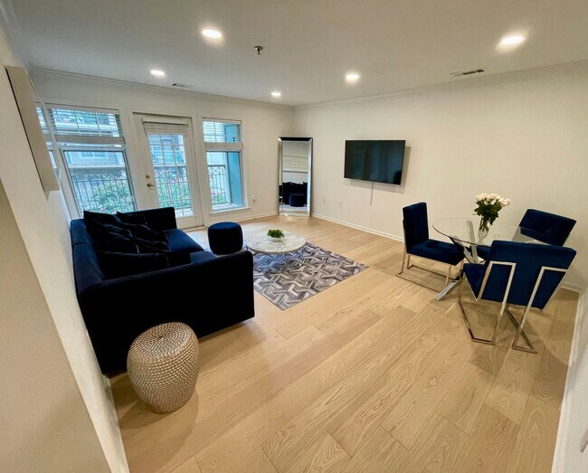 Building Photo - 2 Bedroom 1 Bath Condo At Savoy Park for Rent