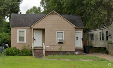 Building Photo - 127 E Merrick St