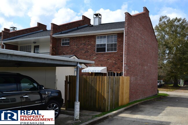 Building Photo - 2931 Toulon Dr