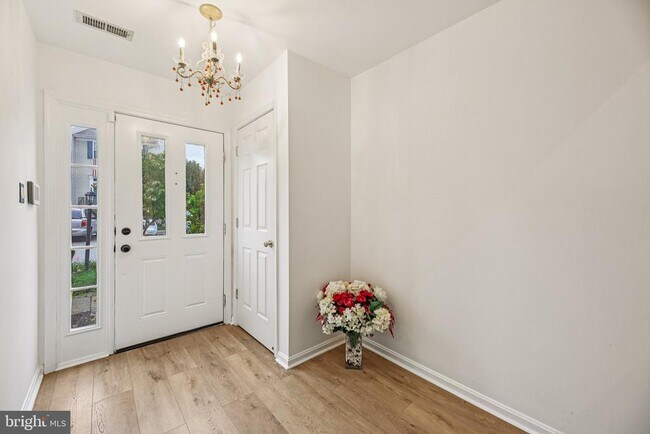 Foto del edificio - 633 Baystone Ct