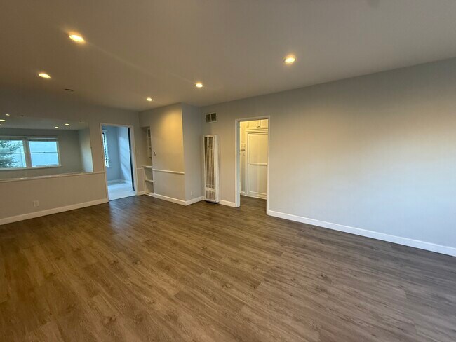 Foto del edificio - 1222 McClellan Dr