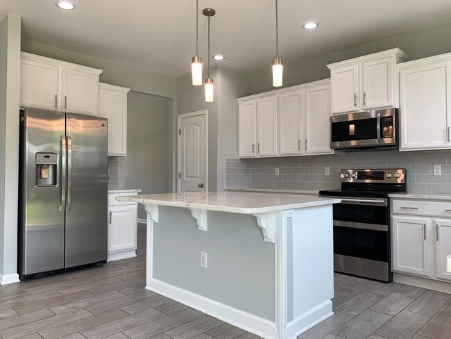 Building Photo - Luxurious Garner Home, Fenced Yard, Commun...