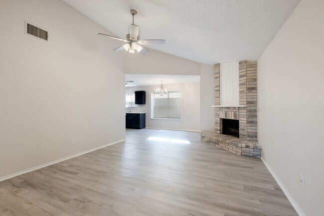 Foto del edificio - 629 Fern Meadow!