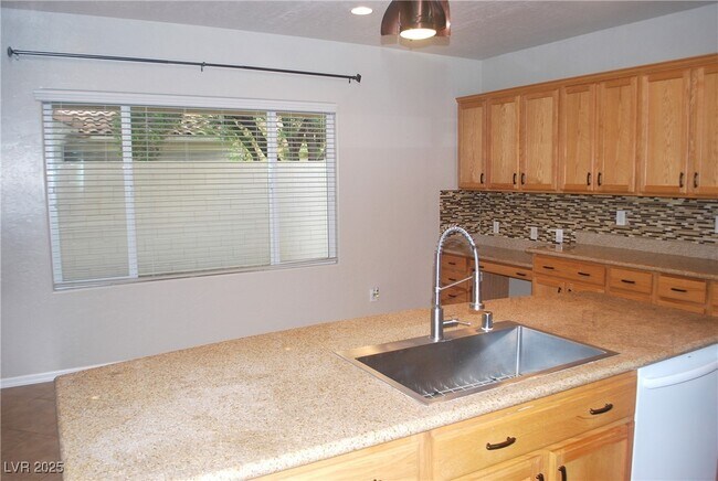 Foto del edificio - 6809 Palmetto Pines Ct