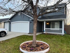 Building Photo - 173 E Moskee St