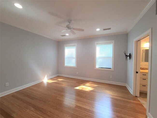 Foto del edificio - 18700 Trails End Rd