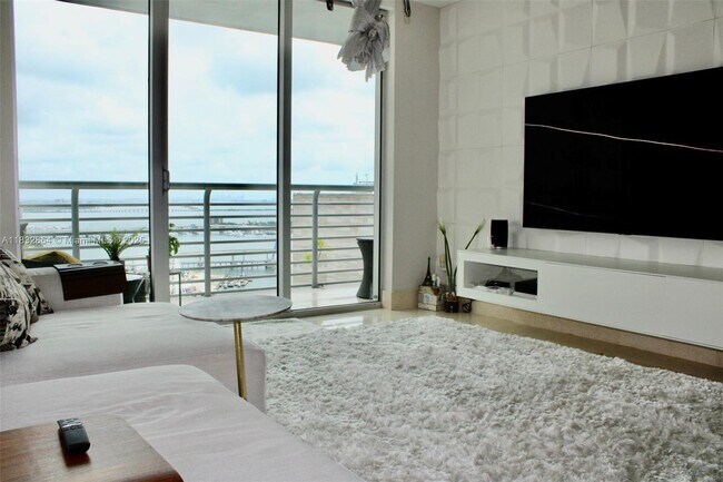 Foto del edificio - 325 S Biscayne Blvd