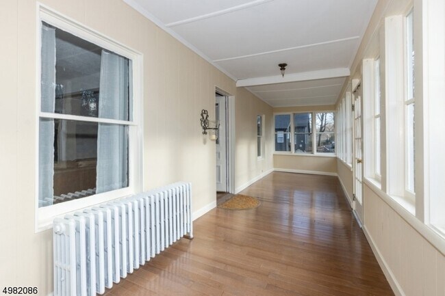 Foto del edificio - 119 Mountain Ave