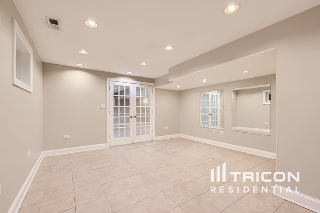 Building Photo - 7944 Lamon Ave