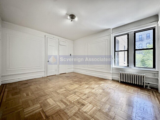 Foto del edificio - 10 Bennett Avenue