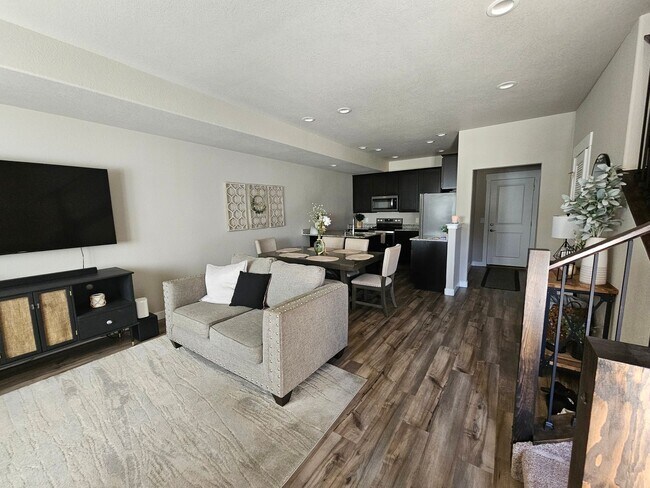 Foto del edificio - MOVE IN SPECIAL $500 OFF FIRST MONTHS RENT