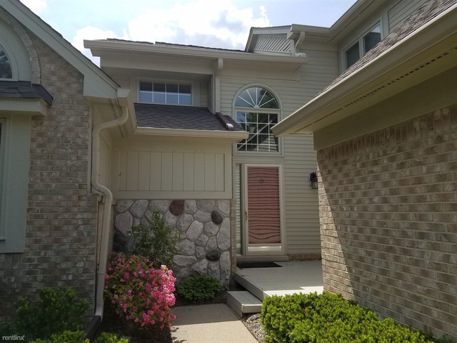 Building Photo - 3 br, 2.5 bath  - 339 Saint Lawrence Blvd
