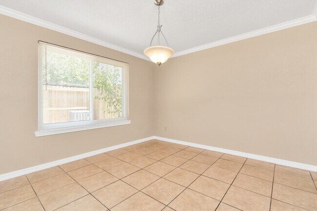 Foto del edificio - 15616 Weldon Dr