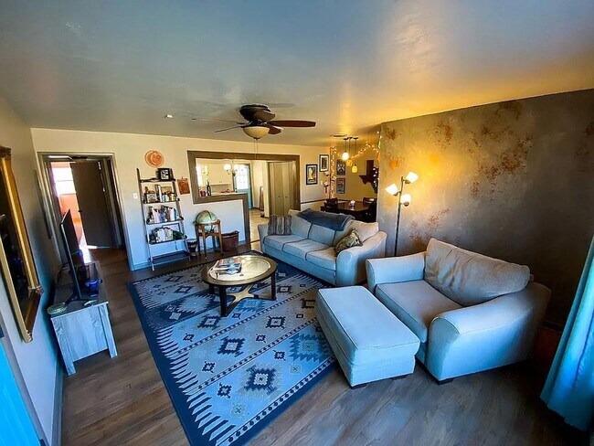 Building Photo - Spacious 3 bed 2 bath in Maedgen