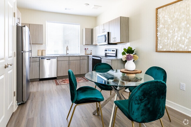 2BR, 2.5BA - 1150SF - Whitestone Crossing