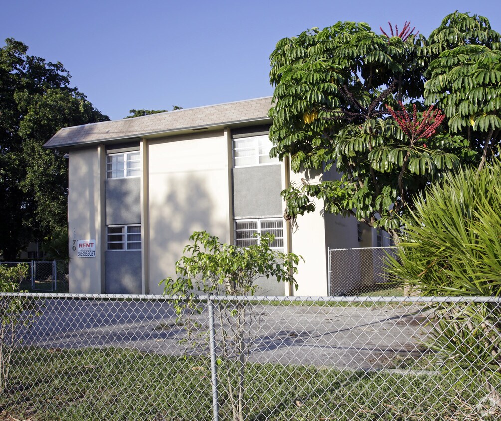 Building Photo - 1370 SW 67th Ave