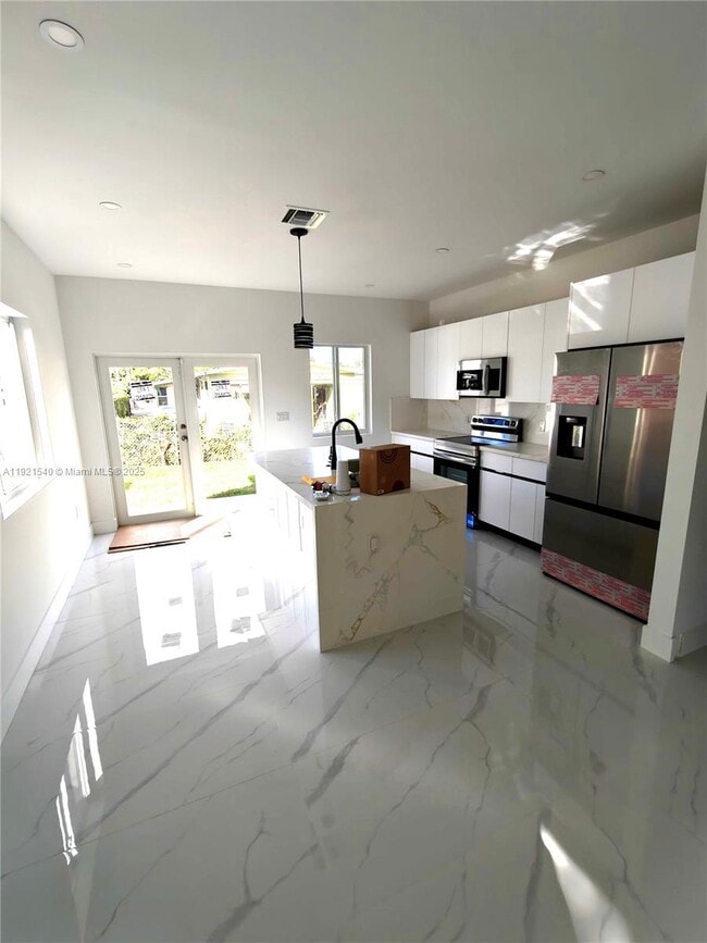 Building Photo - 1985 NW 152nd St