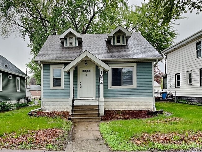 Building Photo - 1844 Ross Ave E