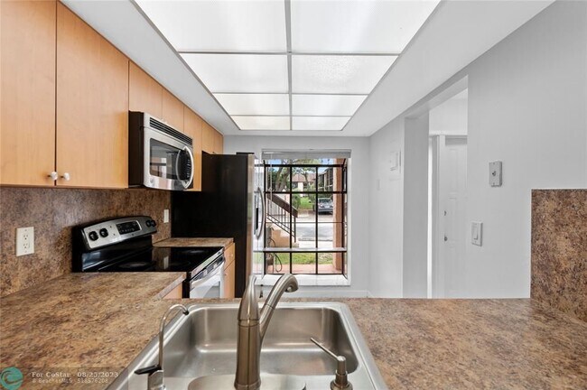 Building Photo - 2355 SW 15th St