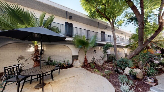 Foto del edificio - Rock Glen Villa...Gorgeous Newly Remodeled Apartments In Glendale Neighborhood!