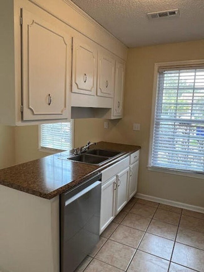 Building Photo - Ashley Villas 3Br 2.5Ba