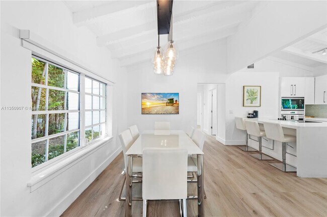 Foto del edificio - 253 N Coconut Ln