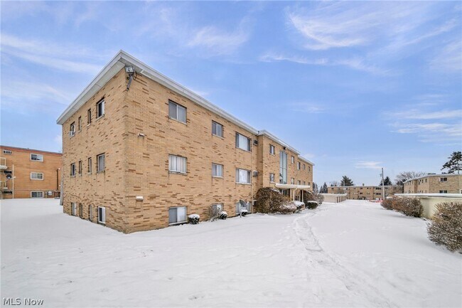 Building Photo - 5200 Royalton Rd