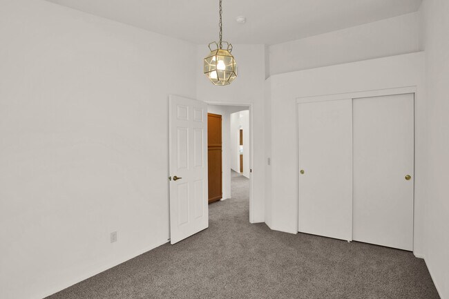 Foto del edificio - 1947 Tamarack Ln