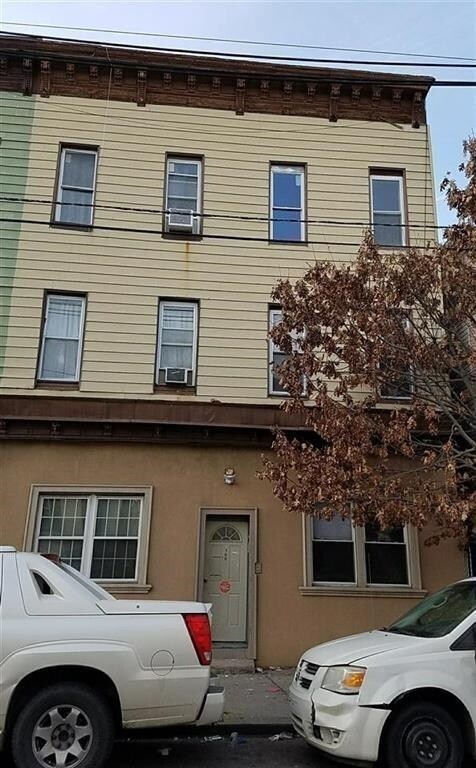 Foto principal - 1171 Summit Ave