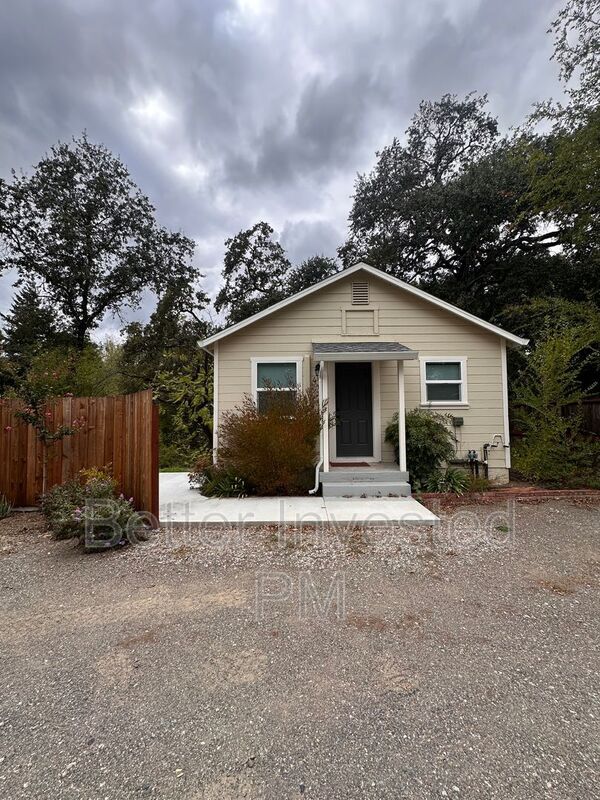 Foto principal - 680 N State St