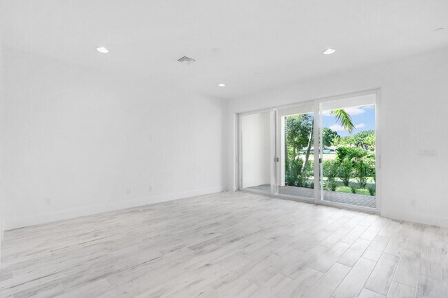 Foto del edificio - 12542 Gross Pointe Dr