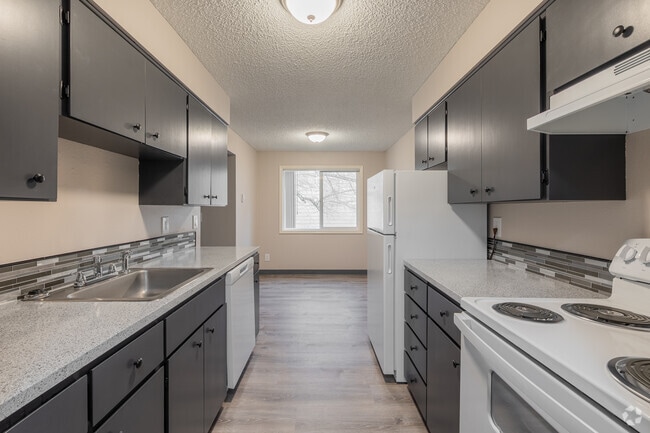 2 habitaciones, 1 baño - 818 pies cuadrados - Cocina - Royal Oaks Apartments