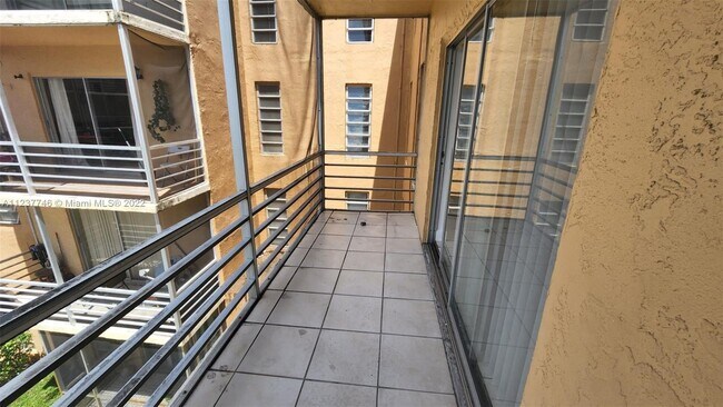 Foto del edificio - 4848 NW 24th Ct