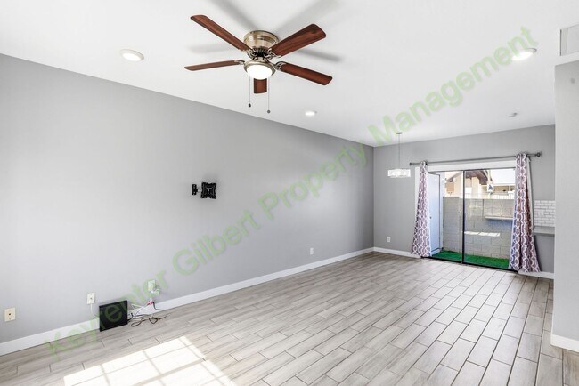 Foto del edificio - Charming Townhome Living in the Heart of Chandler – Community Pool & Prime Location!
