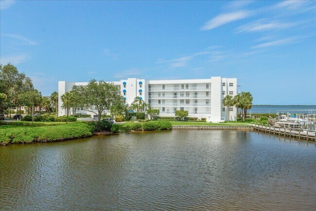 Foto del edificio - 6124 S River Run Dr