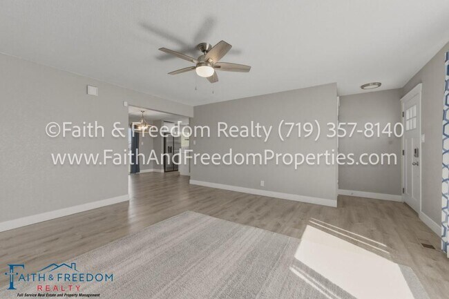 Foto del edificio - 260 Everett Dr