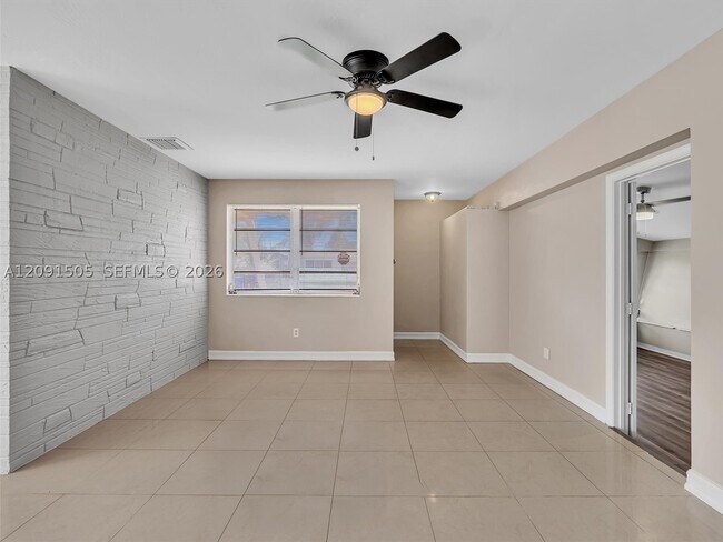 Foto del edificio - 365 NE 171st Terrace