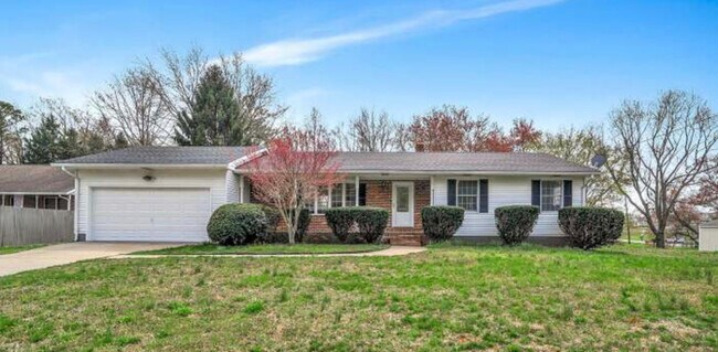 Barrio tranquilo y agradable. Da al arroyo. Sótano terminado. - 31 W Cook Ave