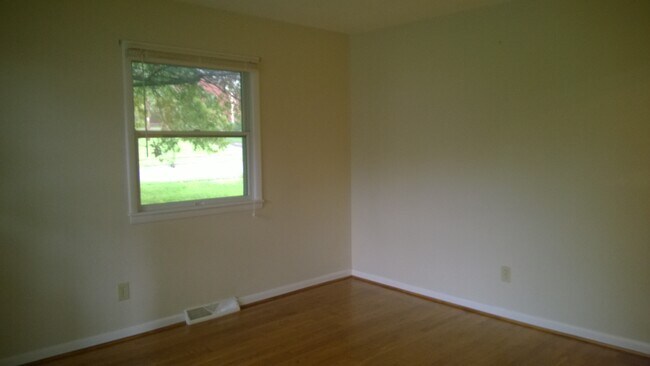 Sala de estar (desde la puerta principal) - 750 Terrace View Dr