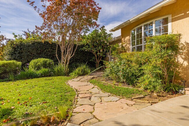 Foto del edificio - Ojai Terrace Pool Home