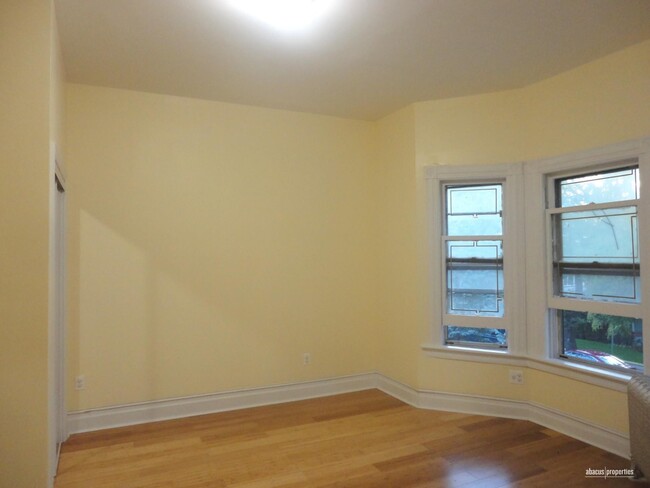 Building Photo - Victorian Home -3 Bedroom Rental
