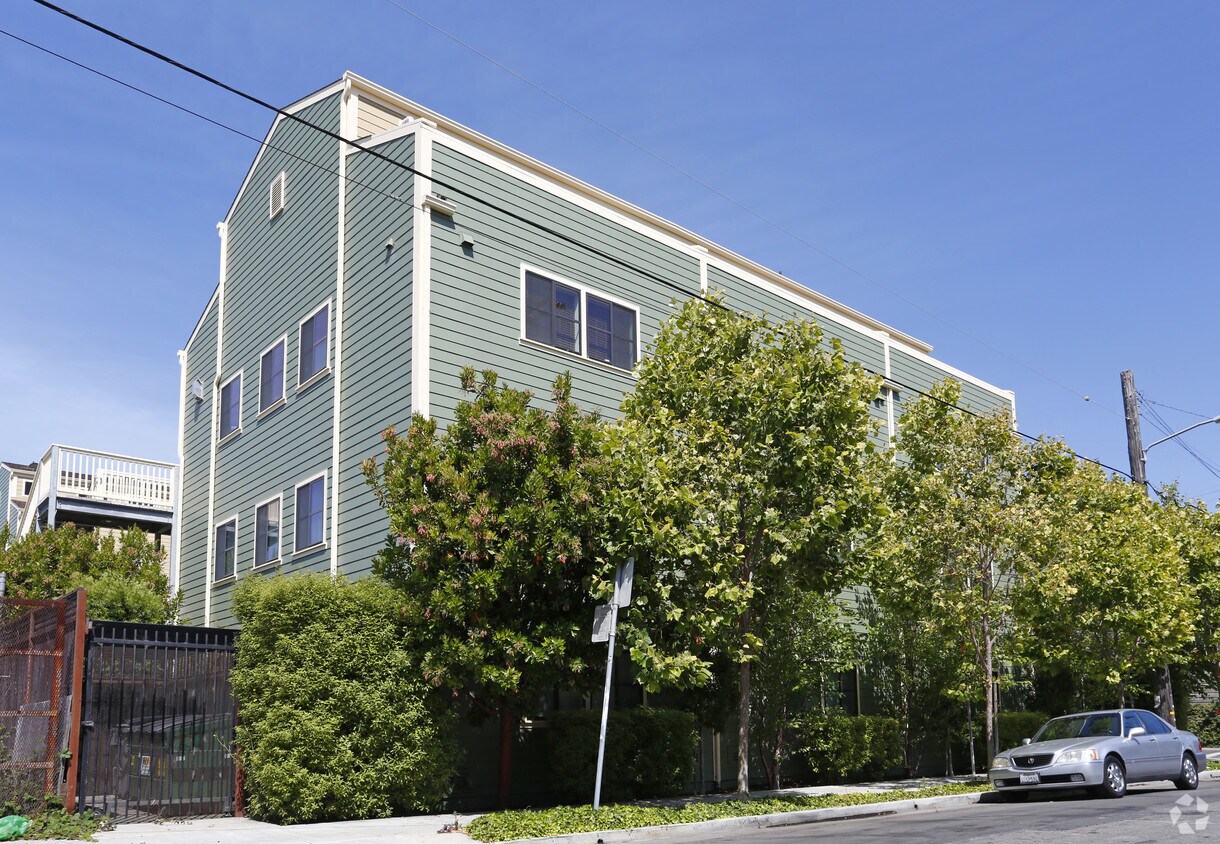 Primary Photo - 2 bed, 1000 sqft condo with parking