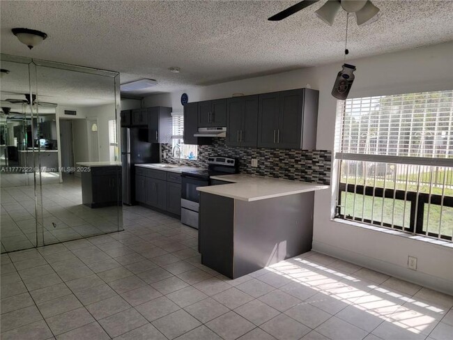 Foto del edificio - 3 bedroom in Miami Gardens FL 33056