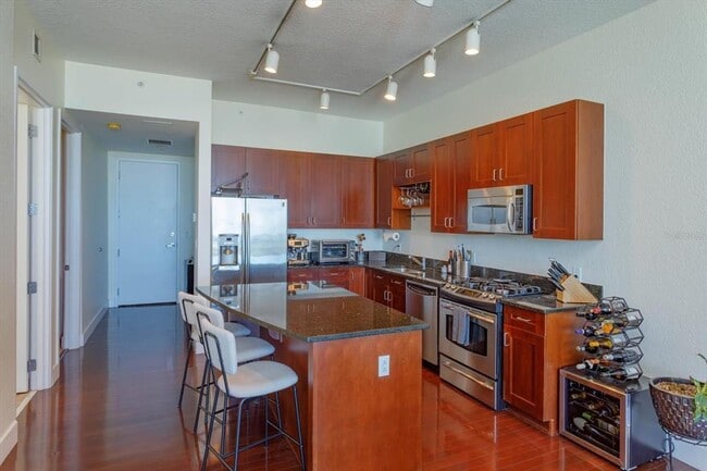 Foto del edificio - 150 E Robinson St