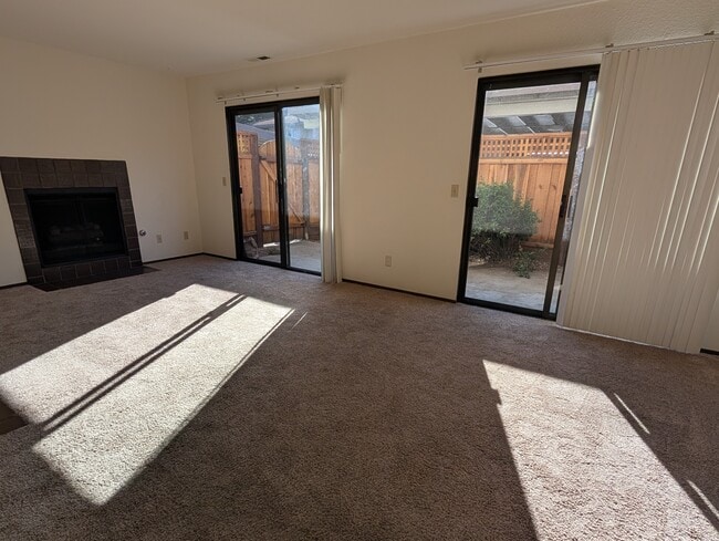 Building Photo - 155 Torrey Pine Ter