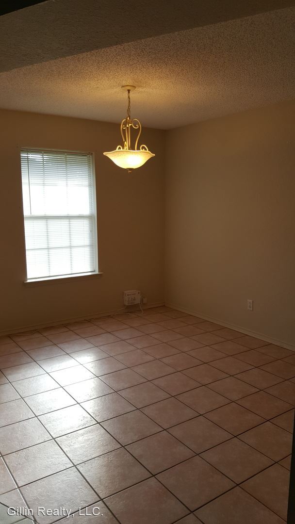 Building Photo - 3 br, 1 bath House - 521 Heather Ln