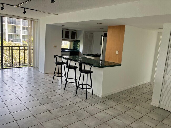 Foto del edificio - 17021 N Bay Rd