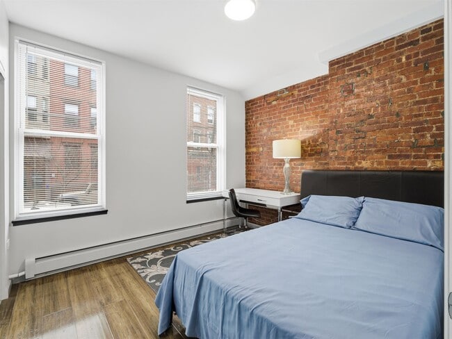 Building Photo - 232 1st St